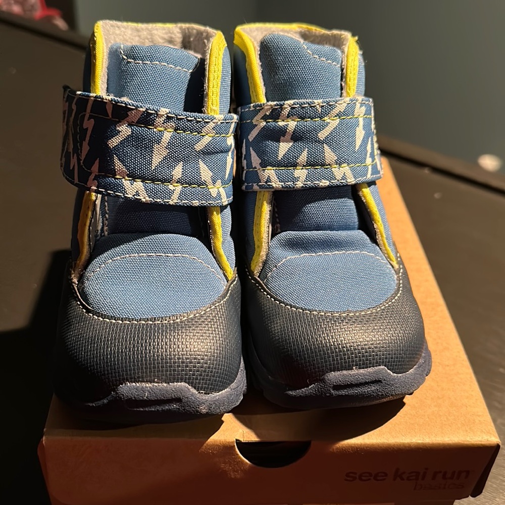 Snow boots